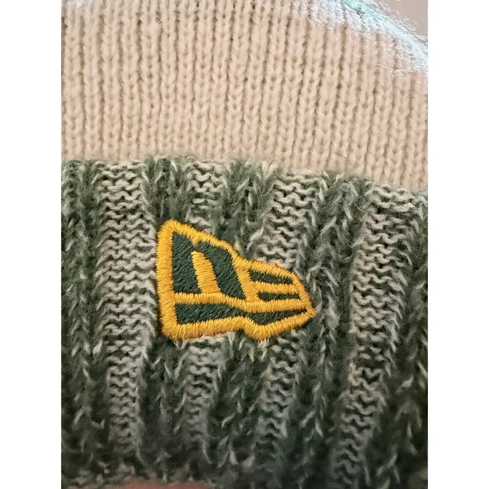 New Era Green Bay Packers knit beanie hat with a pom pom